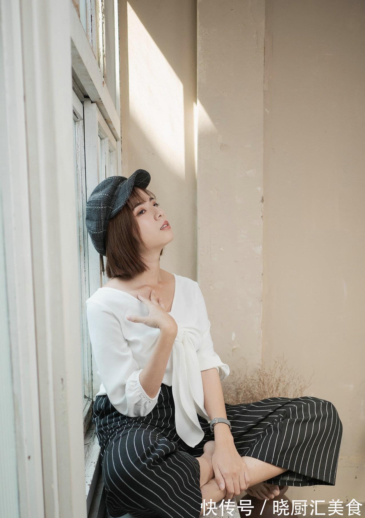 小姐姐|喧闹的街头，总有成对的闺蜜行走，一身裙装搭配，优雅美丽又清新