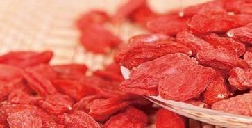 一个月|枸杞泡水清肝明目,好处多多,喝了一个月没效果,原来加错了水