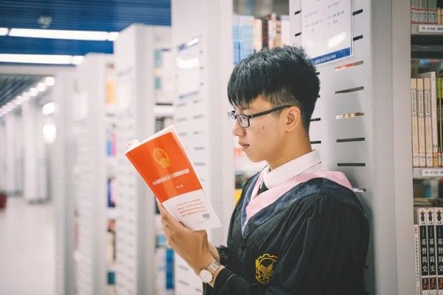 厦门二中|大学毕业两年，95后男生给母校设奖学金！专门奖给……