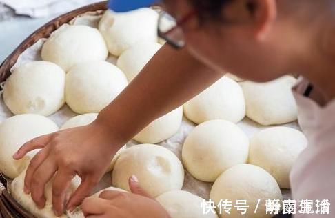 馒头|蒸馒头别只加酵母，多加2种东西，30分钟发满盆，馒头更香软