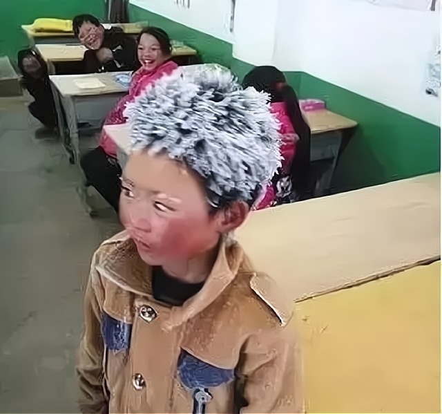 山路|3年前,那个走9里山路上学的“冰花男孩”,现在怎么样了?