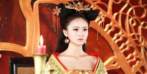 丈夫|皇后被迫改嫁,丈夫问“我和皇帝比如何”,皇后的回答很现实