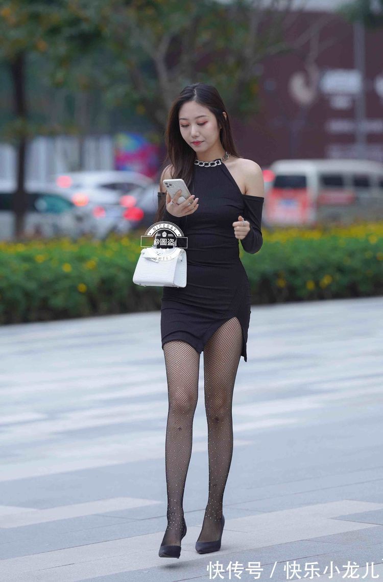 知性 连衣裙知性又俏皮,职业女性那种独有的成熟稳重,更显身材