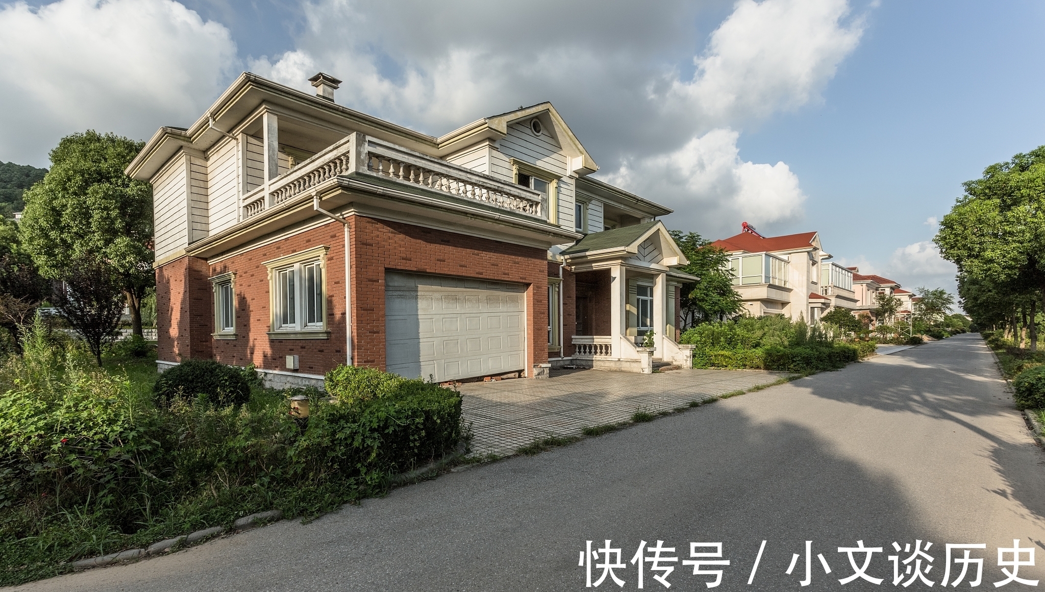 直白点|有钱人正从别墅搬回高层，别墅“不吃香”了？“3大硬伤”很真实