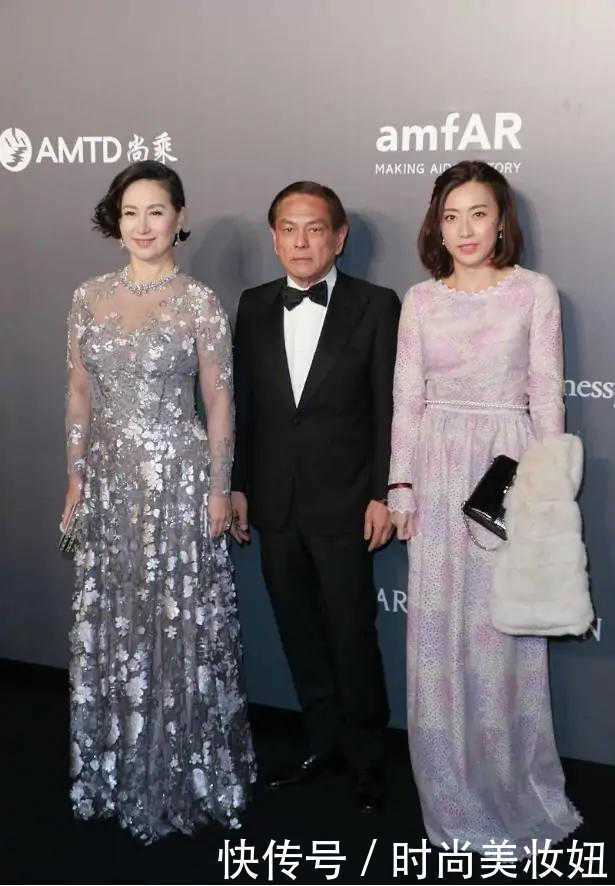 连衣裙|甘比这回厉害了,和名媛何超琼同框亮相,气场、气质不相上下