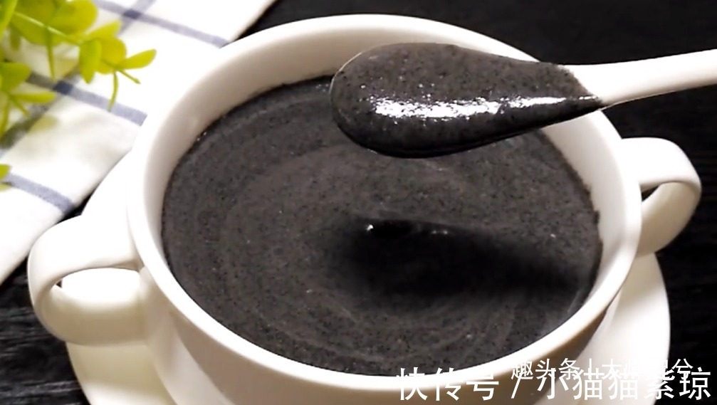 黑芝麻糊,想吃不用买,做法简单,营养美味,给孩子当早餐最好了