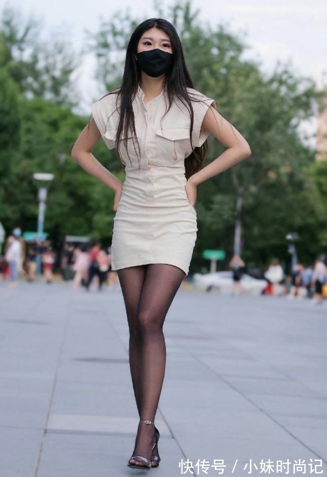 高跟凉鞋|在夏秋交替的时分，会穿的女孩都换上了丝袜，搭配短裙魅力十足
