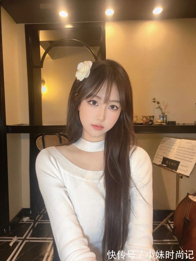 毛衣 白色毛衣带来的温柔感,让美女更加漂亮,温婉可人