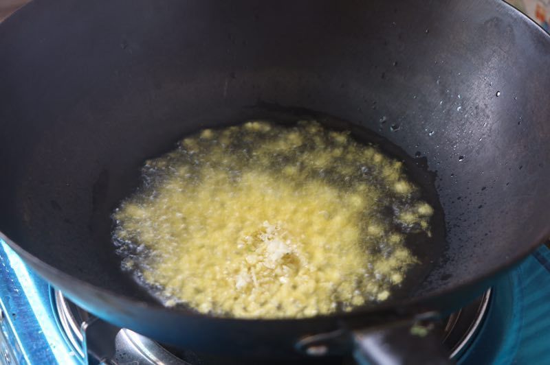 油麦菜别再清炒了,加这一样,上桌1分钟就吃个精光,2天不吃就馋