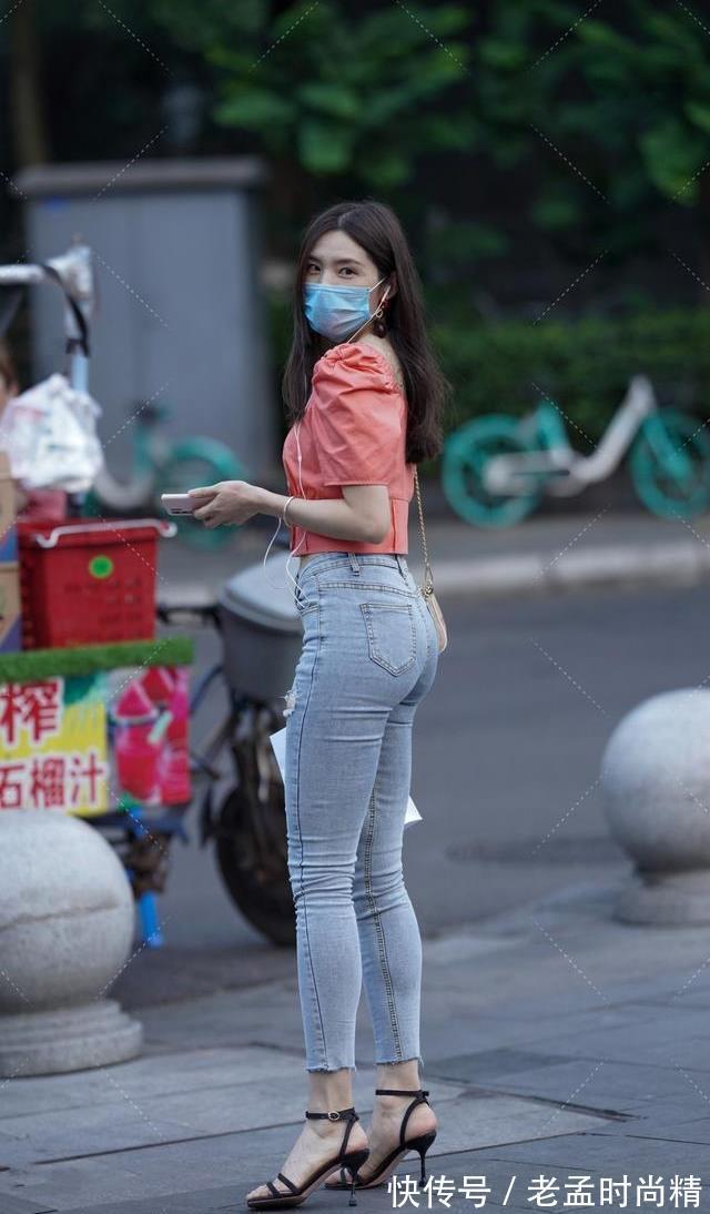 搭配|假如穿上白色的打底裤,很适合自己,所以会找个搭配