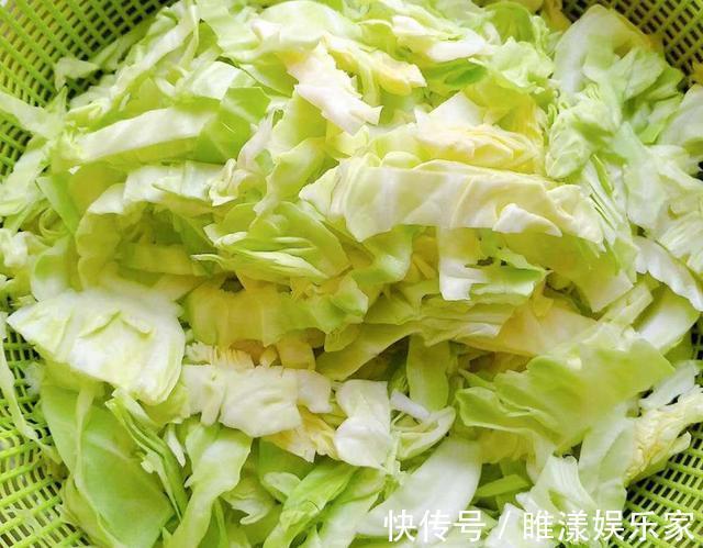 粉条|做包菜炒粉条时,学会这技巧,粉条不粘锅,比大排档做的还好吃