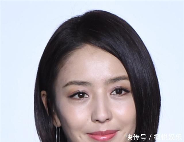 “酒窝发”,时髦减龄又显脸小,谁剪谁美