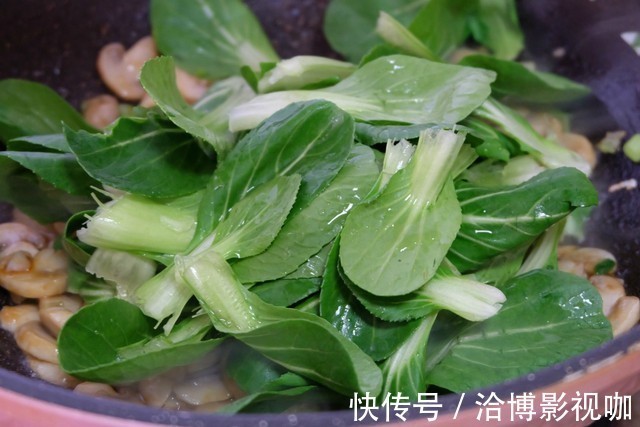 口蘑这个做法好，简单易学的快手家常菜，清爽鲜嫩，热量低不怕胖