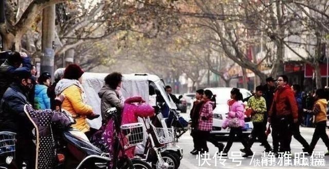 行为|专家怒批“家长接送孩子”行为,反遭网友怒怼:站着说话不腰疼