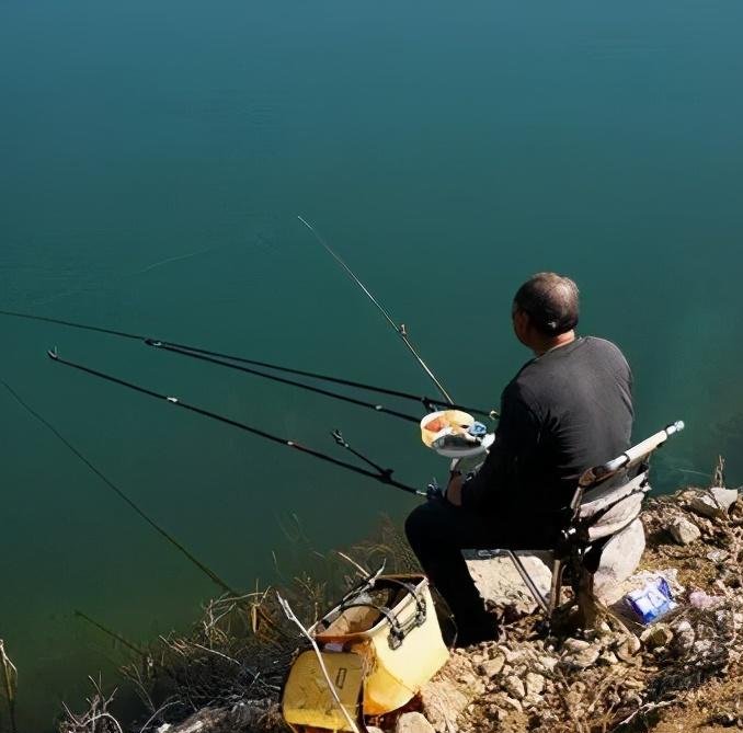 小鱼闹窝，还是老司机有窍门