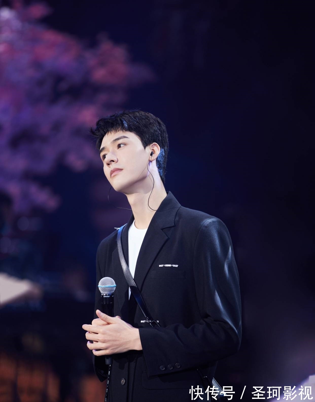 能手|龚俊录节目自己带锅，不愧是勤俭持家小能手，太可爱了！