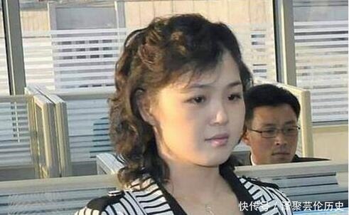 李雪主|32岁的李雪主穿短裙大长腿太漂亮,不涂口红也挺美!