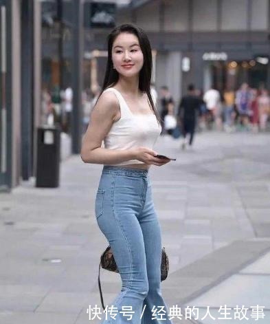 曲线感|微胖美女穿喇叭牛仔裤,曲线感越发明显