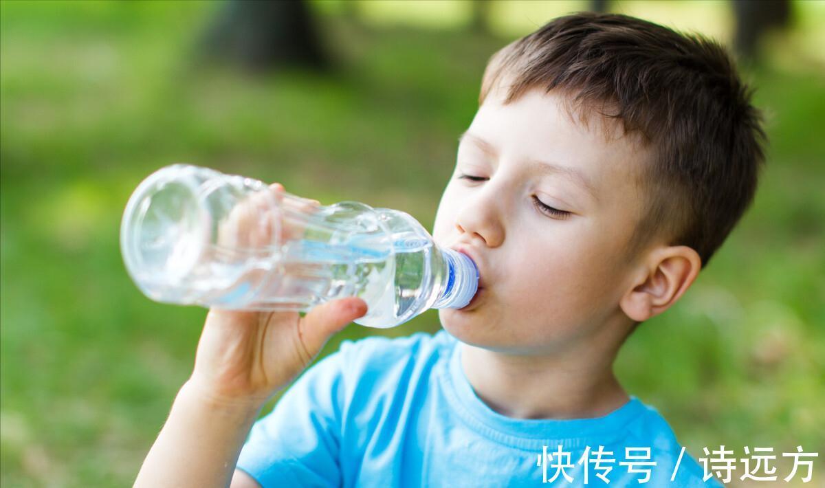 脾胃|孩子缺钙不长个,原来喝水时间搞错了,这3个时间段要小心