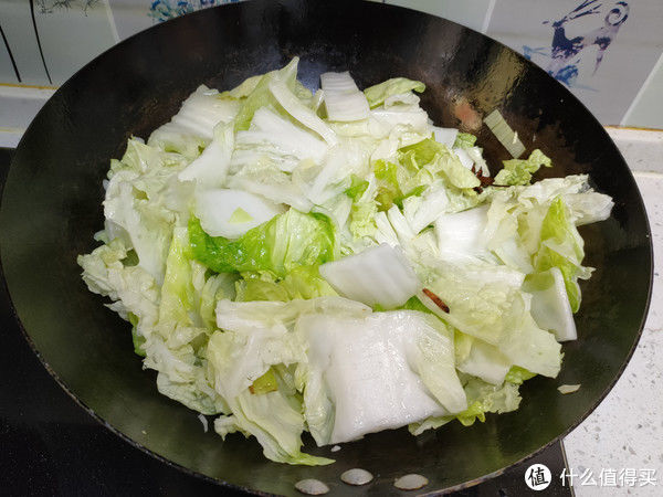 它和豆腐天生一对，热热乎乎炖一锅，汤汁都不剩