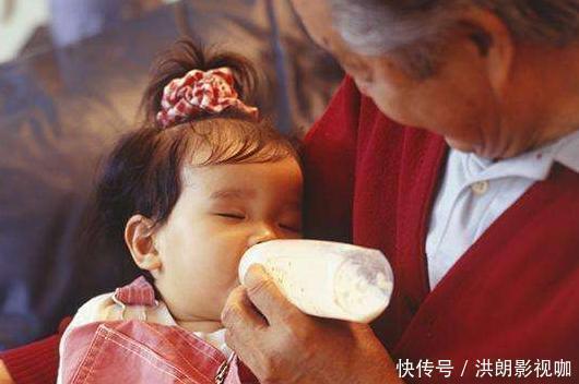 婷婷|6岁女儿交给奶奶带,两个月后去接的时候,妈妈着急爸爸笑弯腰