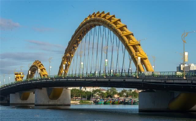 岘港市|越南花1.5万亿,请美国人设计了一座龙桥,中国网友:冤大头