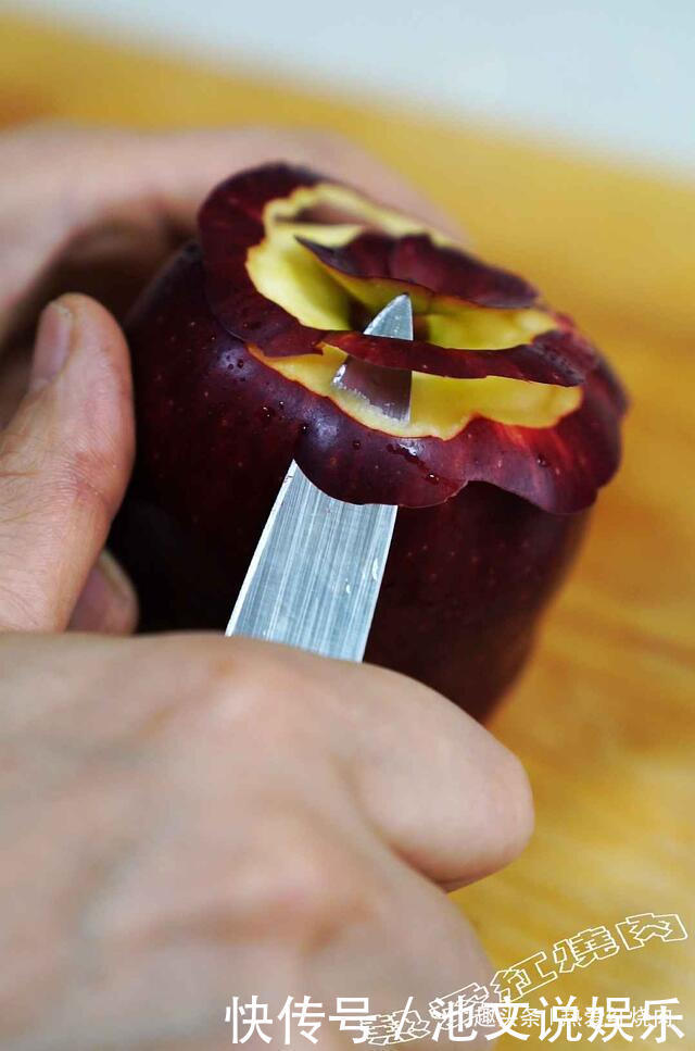 简单|苹果的这个吃法太棒了,外酥里嫩又香甜,关键是做法简单不用和面