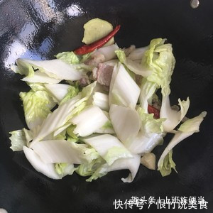 不爱吃白菜教你最好吃做法,比鱼香肉丝还香,这味道饭店都没有