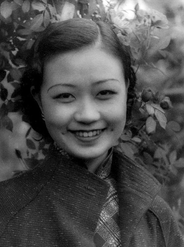 蓝妮|同学给她取一绰号,她却高兴地把真名改成绰号,结果之后成大名人