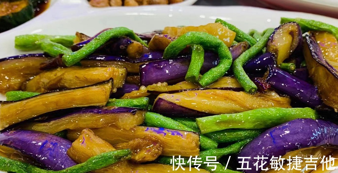 朋友办满月酒,总共花12800多元,晒到朋友圈,大家说菜很实惠!