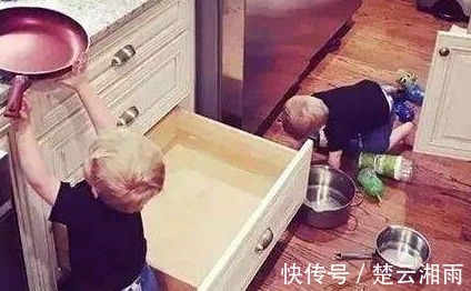 行为|孩子常有这几个行为,看似很奇怪,实际上是大脑活跃的表现!