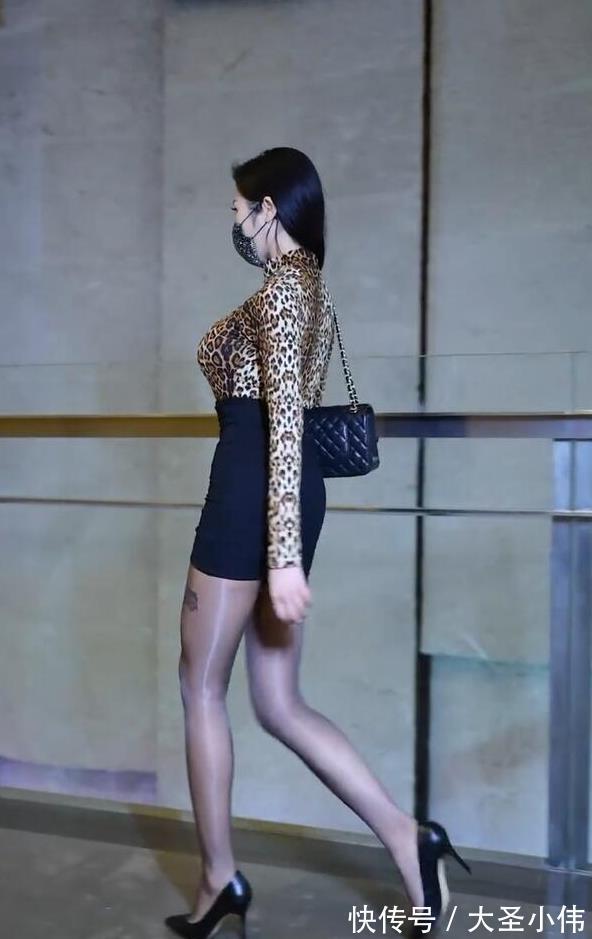 气象|美女街拍:美女不仅长的像明星,不看脸还能找到那种心动的感觉,背影足够了
