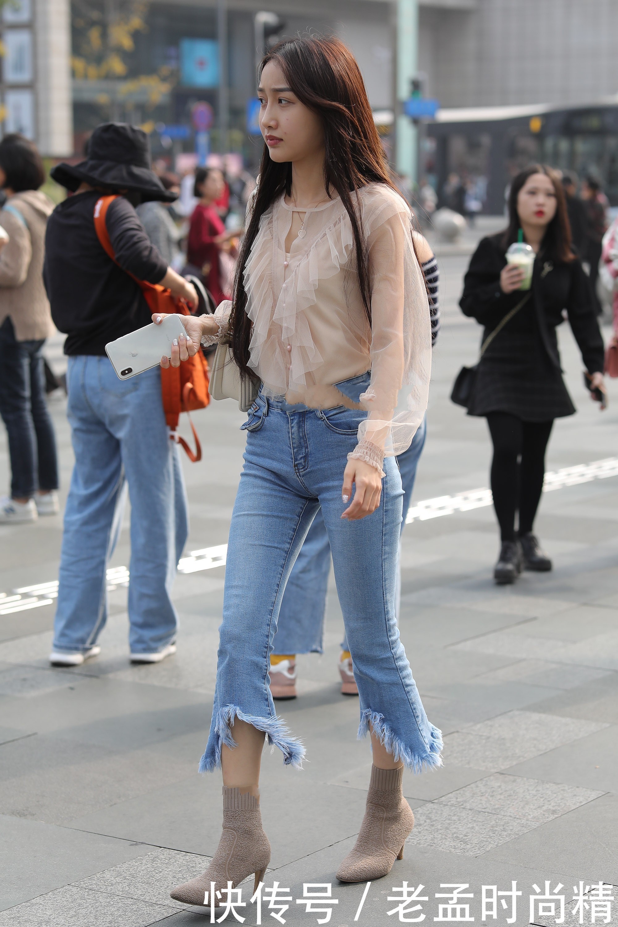 颜色|牛仔裤的时尚感超乎我们的想象,散发出洒脱与高级感