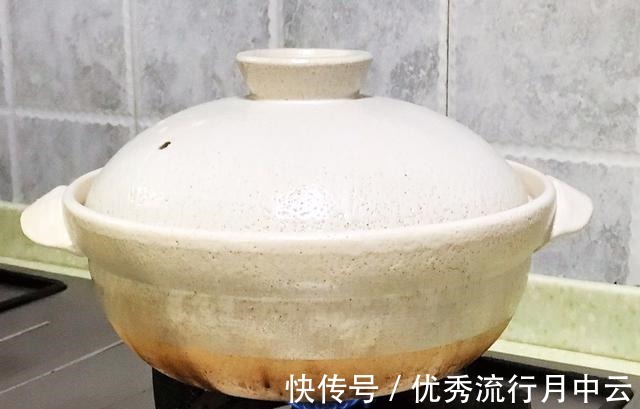 小葱|不加一滴水的葱油焖鸡，做法简单，吃一口就停不下来！