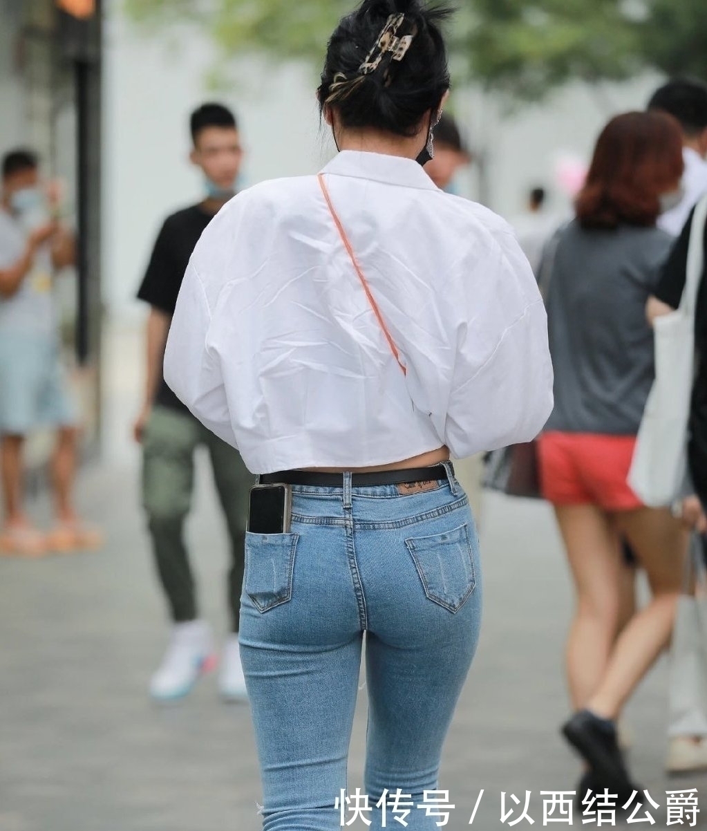 高跟鞋|运动衣+牛仔裤的混搭风，让你轻松收获好身材，美出靓丽自信感