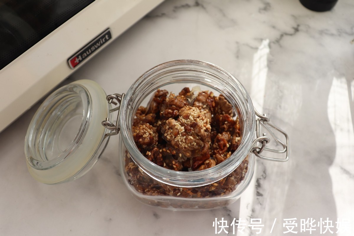 想吃琥珀核桃自己在家也能做,香甜酥脆,比买的好吃