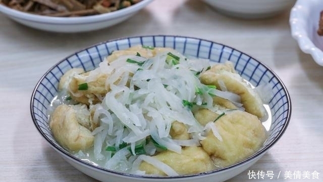 宴客|老家来亲戚,花两百多块钱做了11个菜招待,大伙吃了一锅米饭