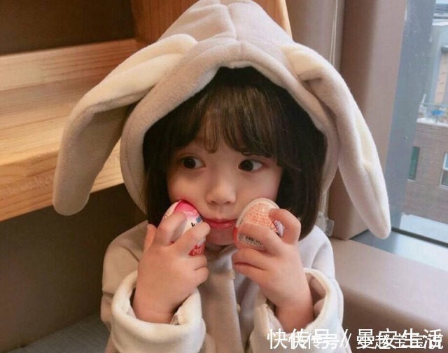 宝宝|宝宝出生谁抱像谁?舅舅“抢头彩”,爸爸没地位,看到颜值明白了