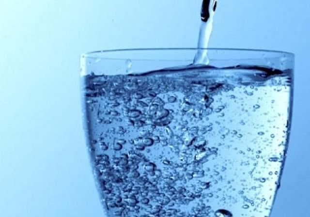 身体|早晨起床最好不要空腹喝水,不好的行为,再好的身体也得垮掉