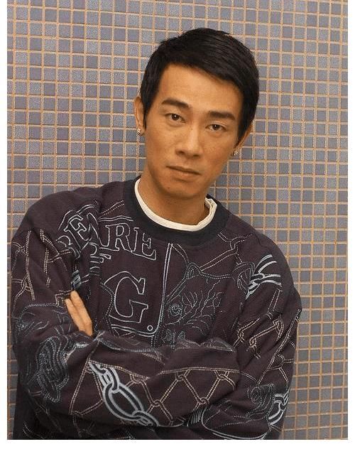 《披荊斬棘》《追光吧》兩大節(jié)目組互相嘲諷，不斷曝出嘉賓黑料