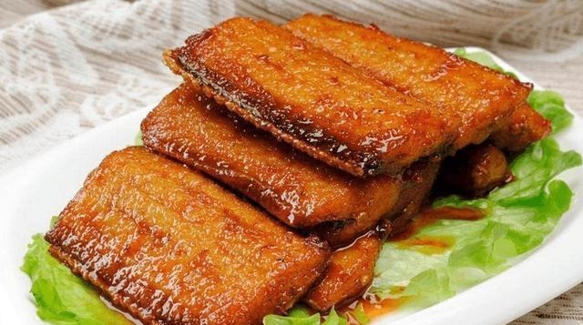 买带鱼时,“黑眼睛”和“黄眼睛”哪个好?弄懂再买,少花冤枉钱