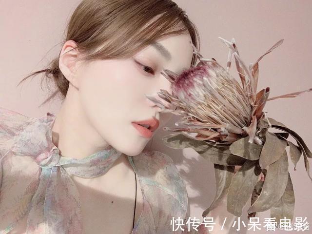 童颜|张韶涵肖战也太默契了!37岁的她少女颜漫画腿不输90后小花······