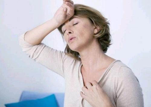 女性|女性过了55岁还没绝经，说明身体年轻？导致绝经推迟的因素是啥？