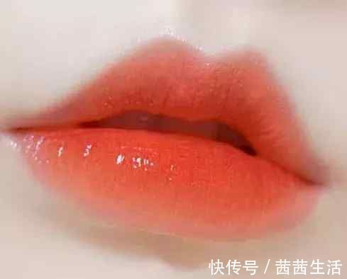 区别|每天都涂口红和从来不涂的女生,10年后有什么区别前后差距大