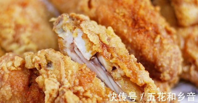 炸鸡|香到舔手指的蒜香炸鸡翅，制作简单，口感丰富！