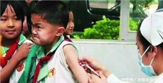 小恶魔|奶奶带宝宝抽血化验,萌娃举动让大人笑翻,命运要掌握在自己手中