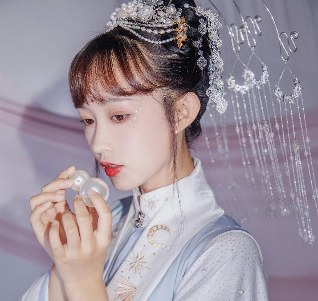 月宫|被这款“月宫仙子”汉服美到了,仙气又梦幻,可惜穿上身很廉价
