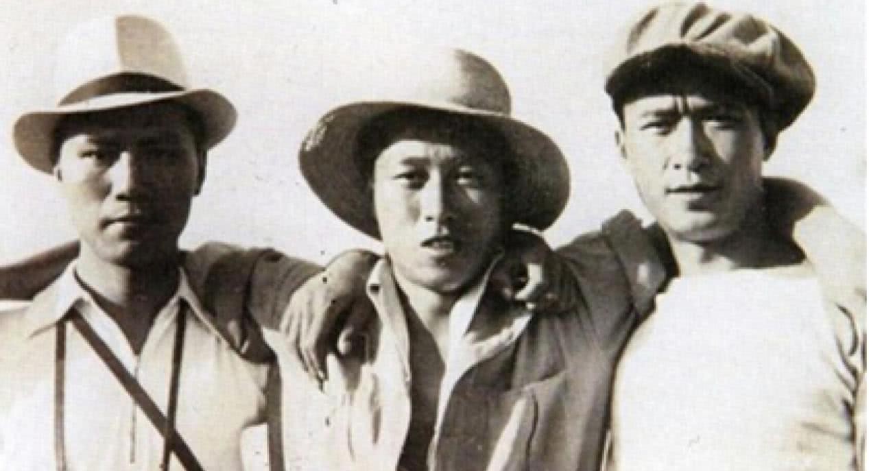 渔光曲|新四军警卫班被伏击,他牺牲前说出身份,敌军后悔纷纷脱帽鞠躬