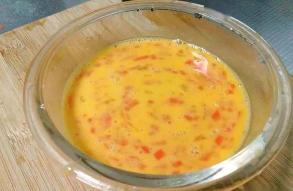 胡萝卜|胡萝卜切丁裹点蛋液,这样做出的蛋卷孩子最爱吃