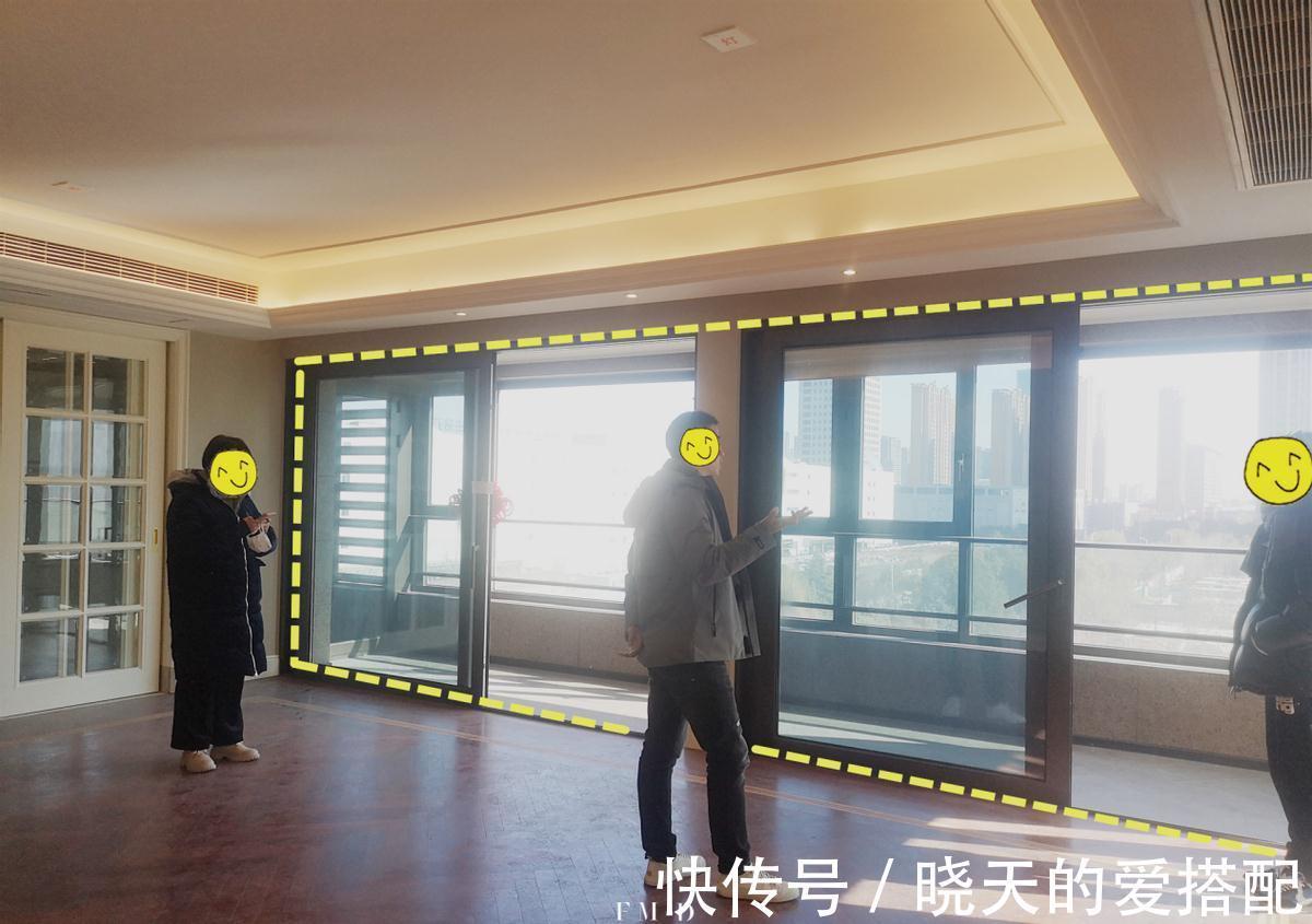 电动晾衣架|双阳台要不要拆墙扩进室内？一分为二，一个纳入客厅一个洗衣晾晒